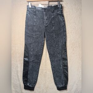 NWT ALICE + OLIVIA Jeans Acid Black Faux Leather Jogger Size 26x26 MSRP 330$